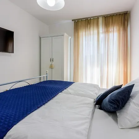 アパート Nena ツリクヴェニツァ